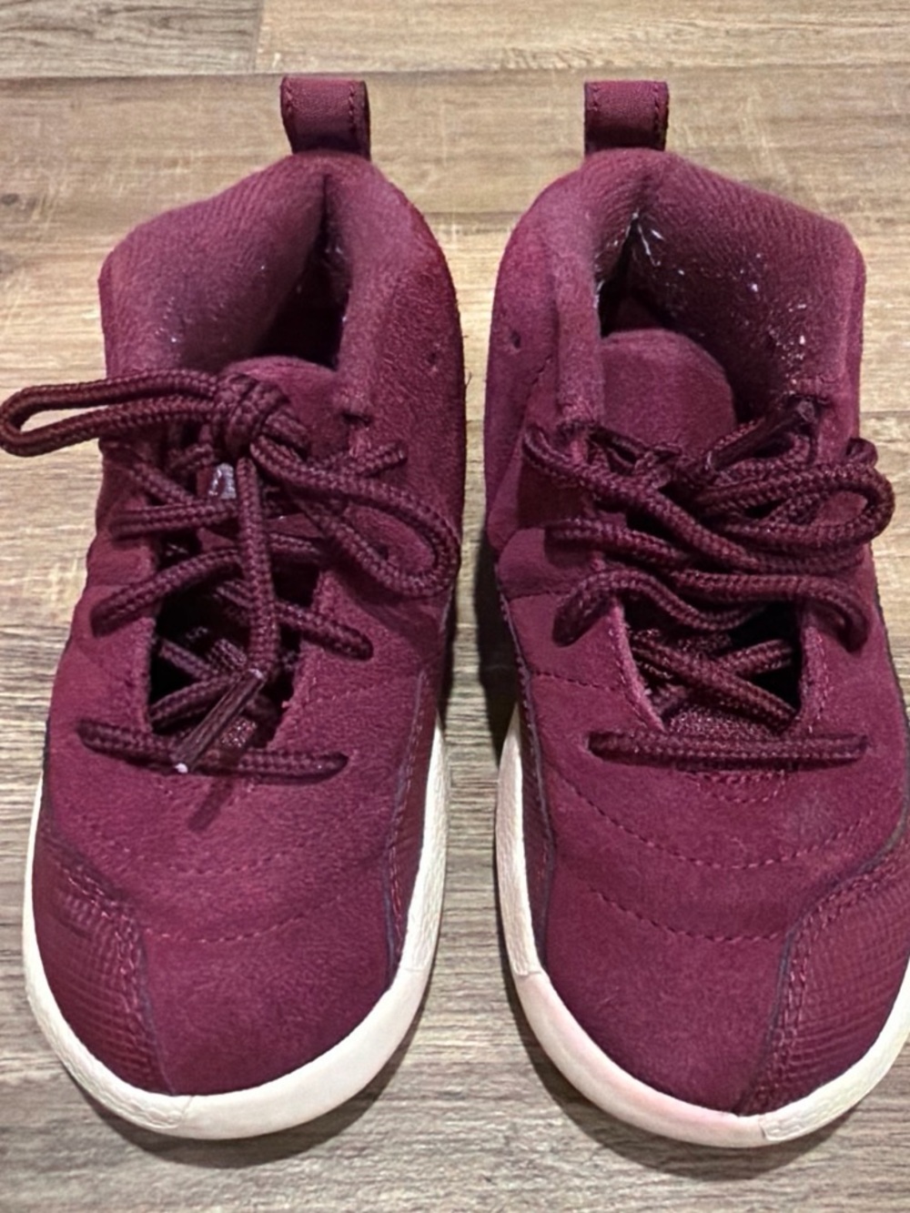 Jordan Kids sz 9 Burgundy High-Top Sneakers